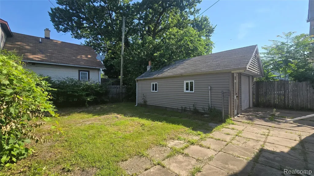 1619 White Street Port Huron City MI 48060