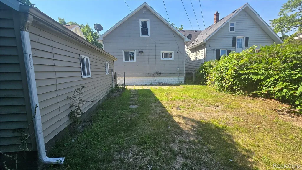 1619 White Street Port Huron City MI 48060
