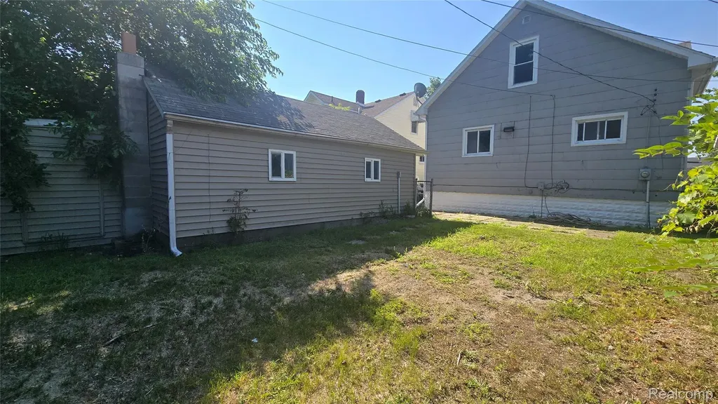 1619 White Street Port Huron City MI 48060