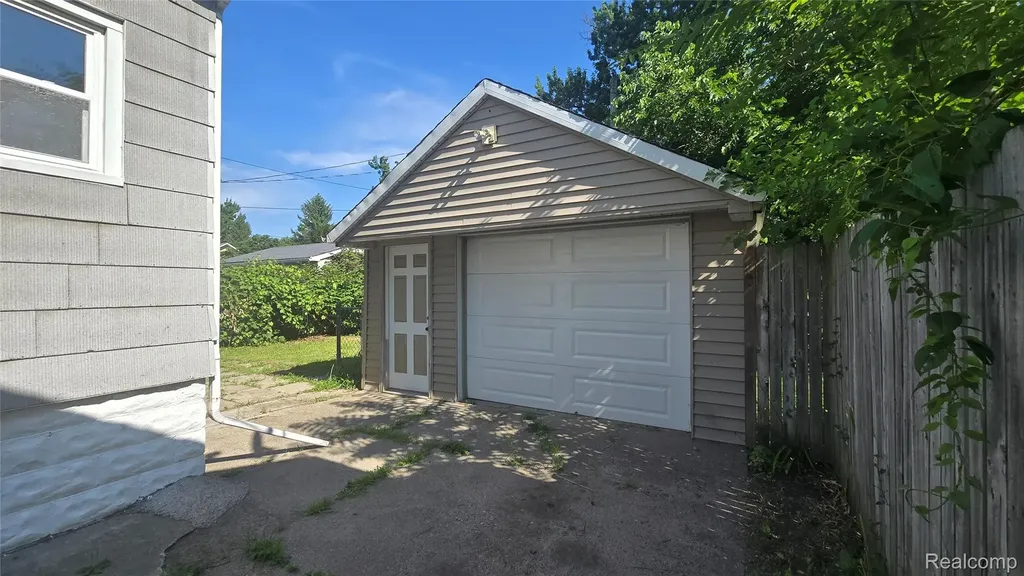 1619 White Street Port Huron City MI 48060