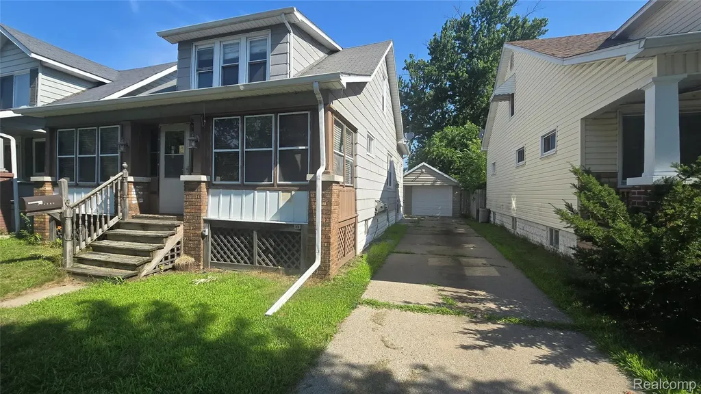 1619 White Street Port Huron City MI 48060