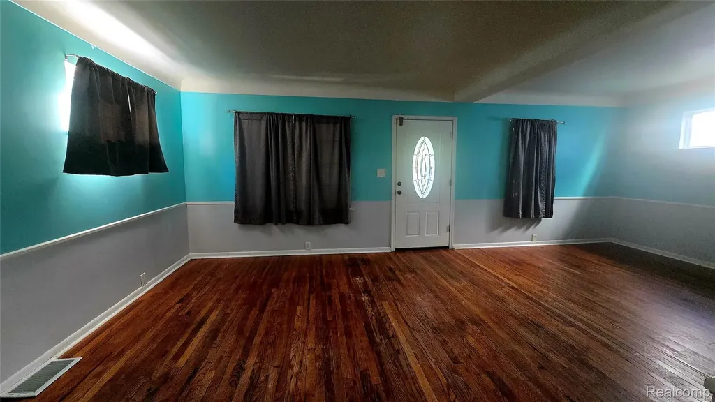 1619 White Street Port Huron City MI 48060