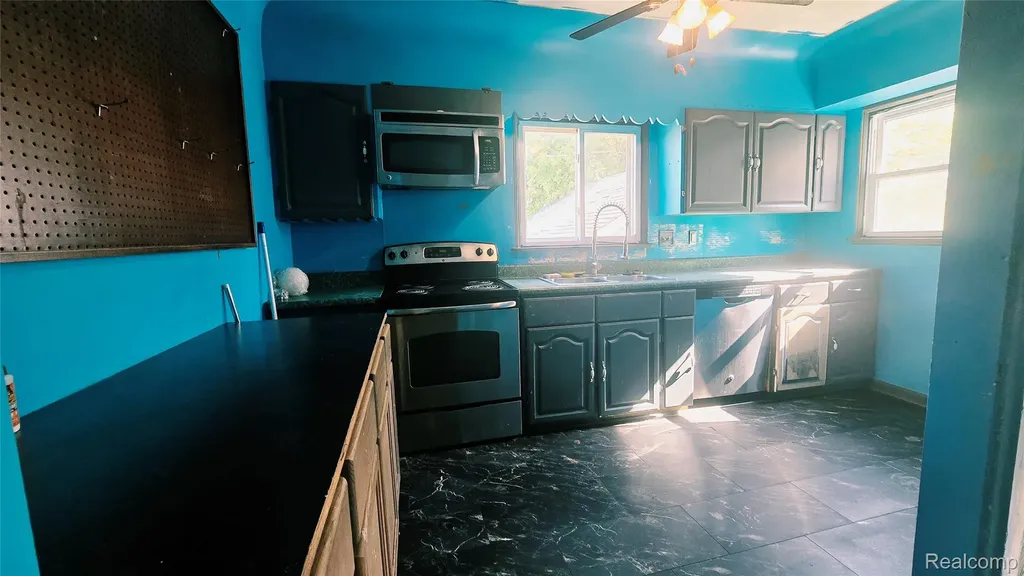 1619 White Street Port Huron City MI 48060