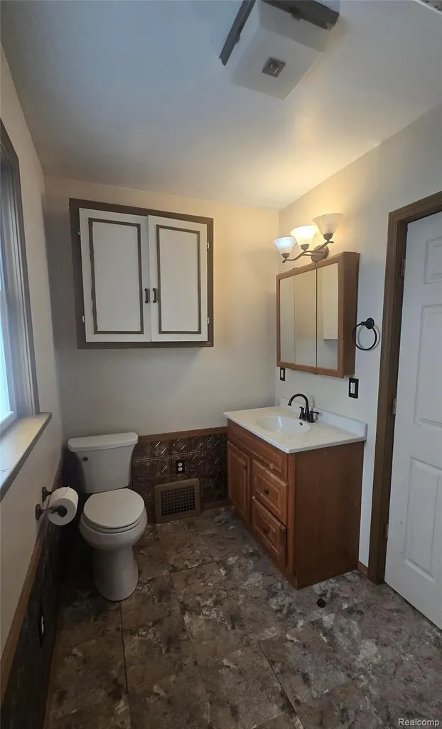 1619 White Street Port Huron City MI 48060