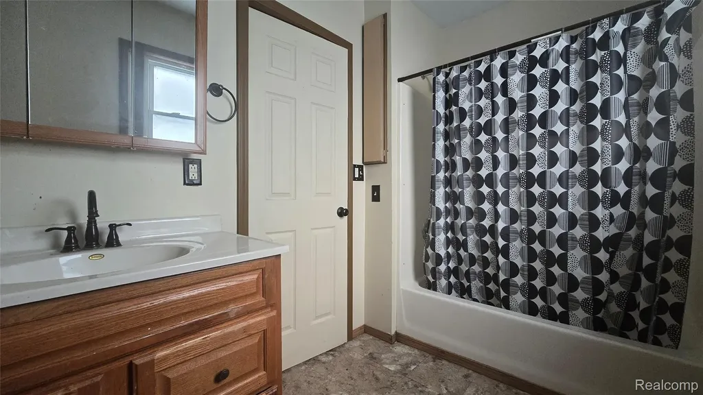 1619 White Street Port Huron City MI 48060