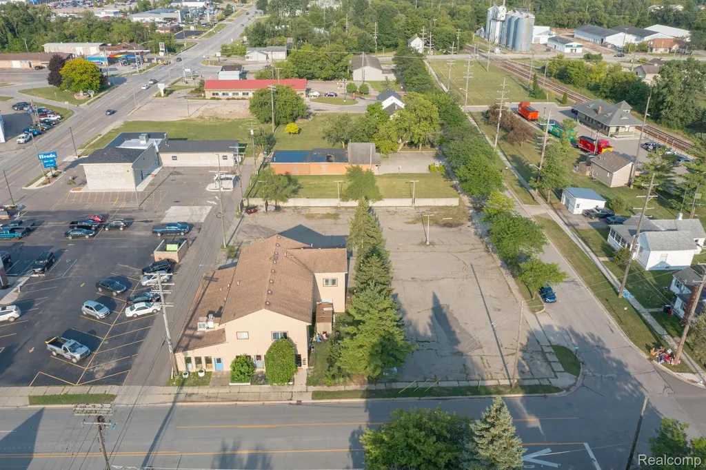 35 S Court Street Lapeer City MI 48446