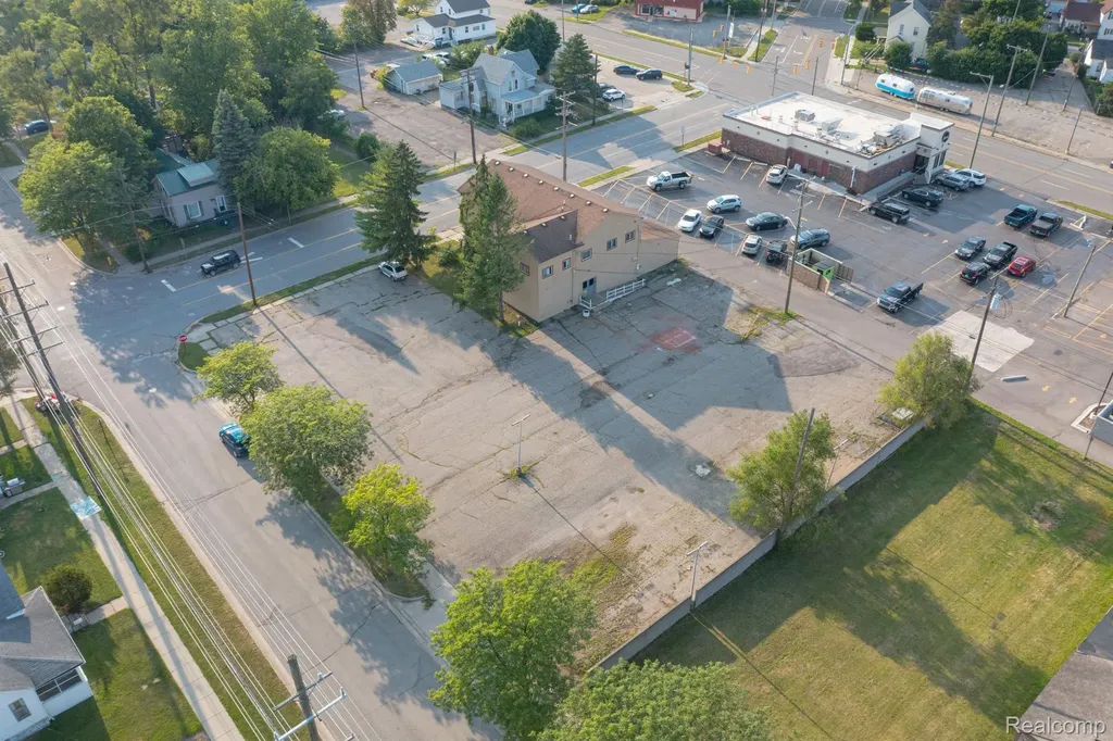 35 S Court Street Lapeer City MI 48446
