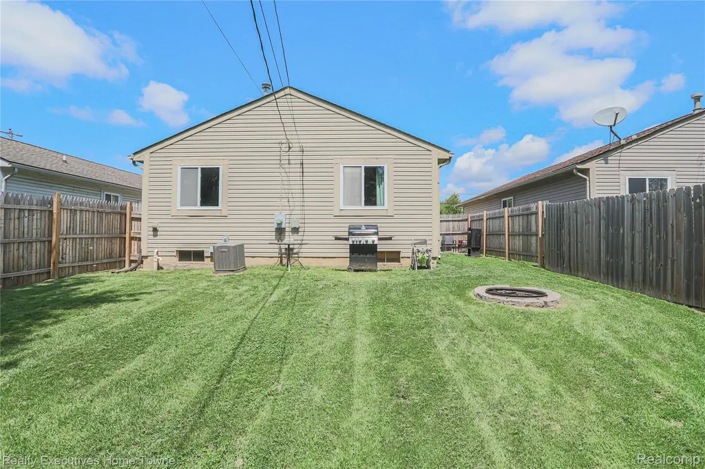 19778 E 14 Mile Road Roseville City MI 48066
