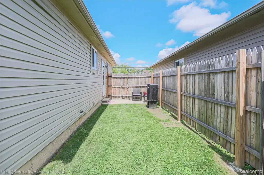 19778 E 14 Mile Road Roseville City MI 48066