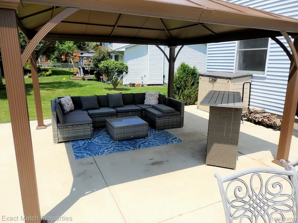 1324 Bush Creek Drive Grand Blanc City MI 48439