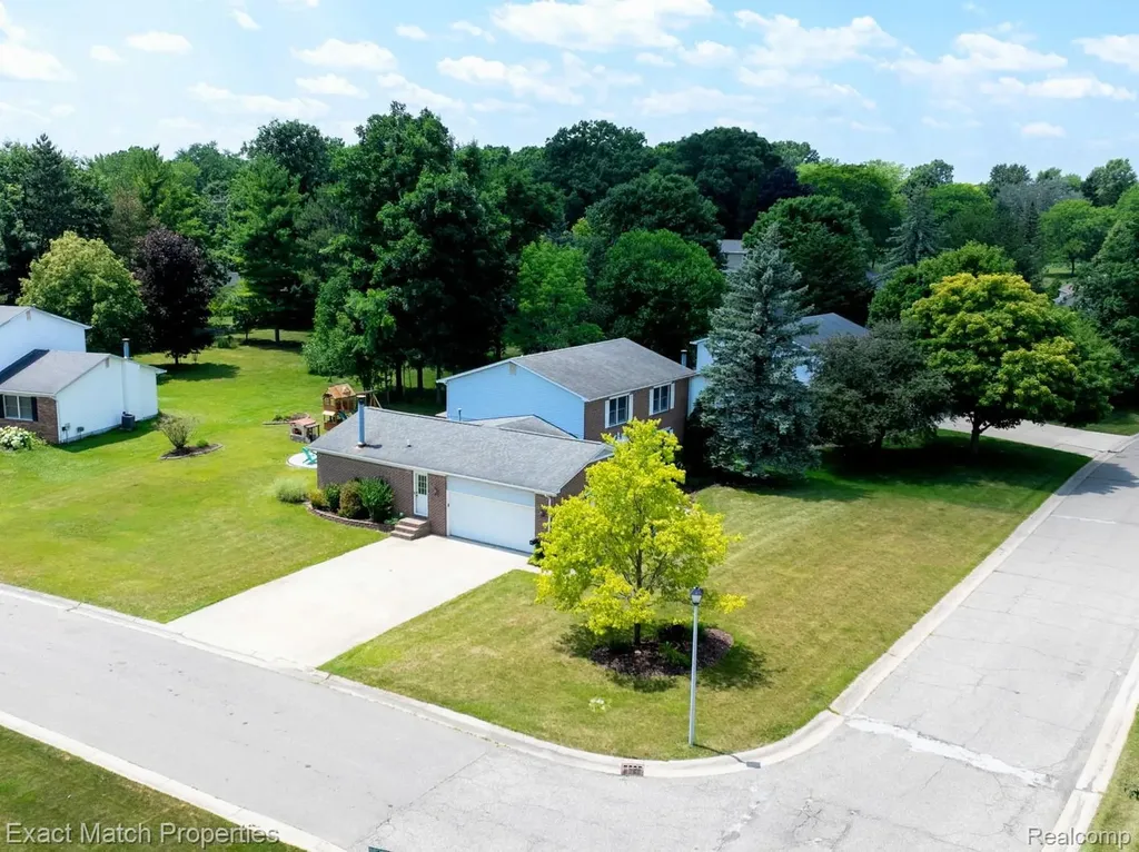 1324 Bush Creek Drive Grand Blanc City MI 48439