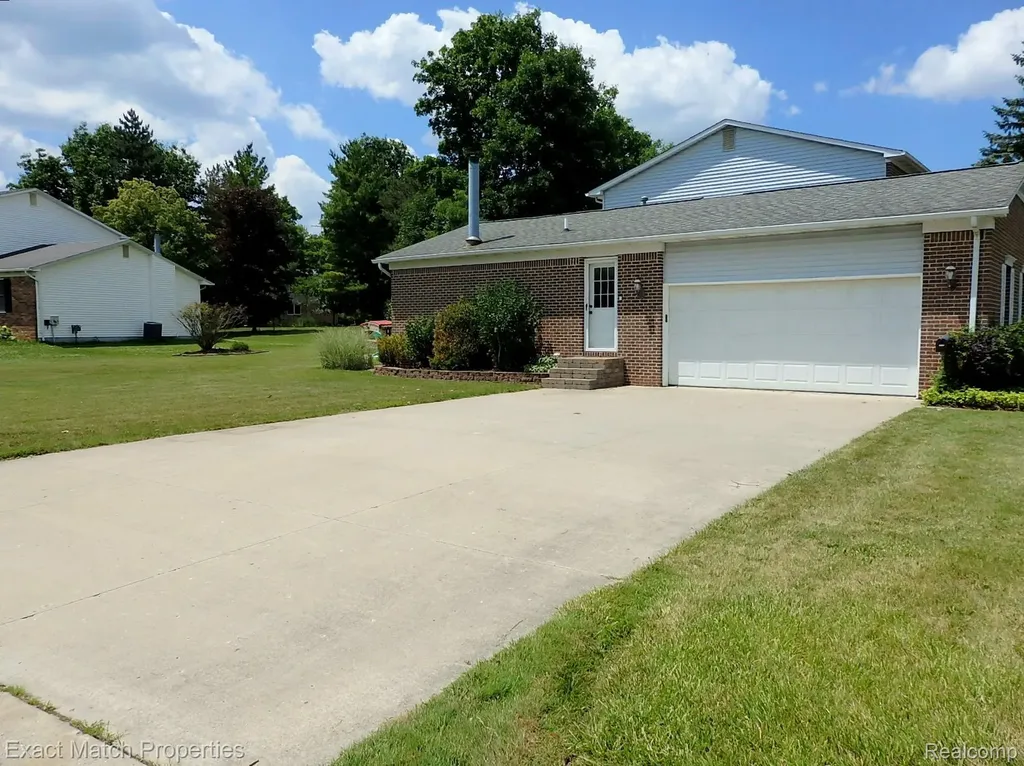 1324 Bush Creek Drive Grand Blanc City MI 48439