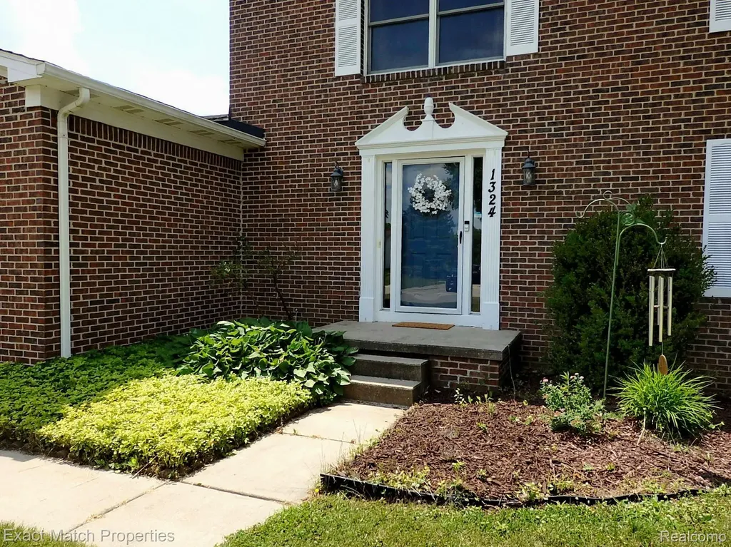 1324 Bush Creek Drive Grand Blanc City MI 48439