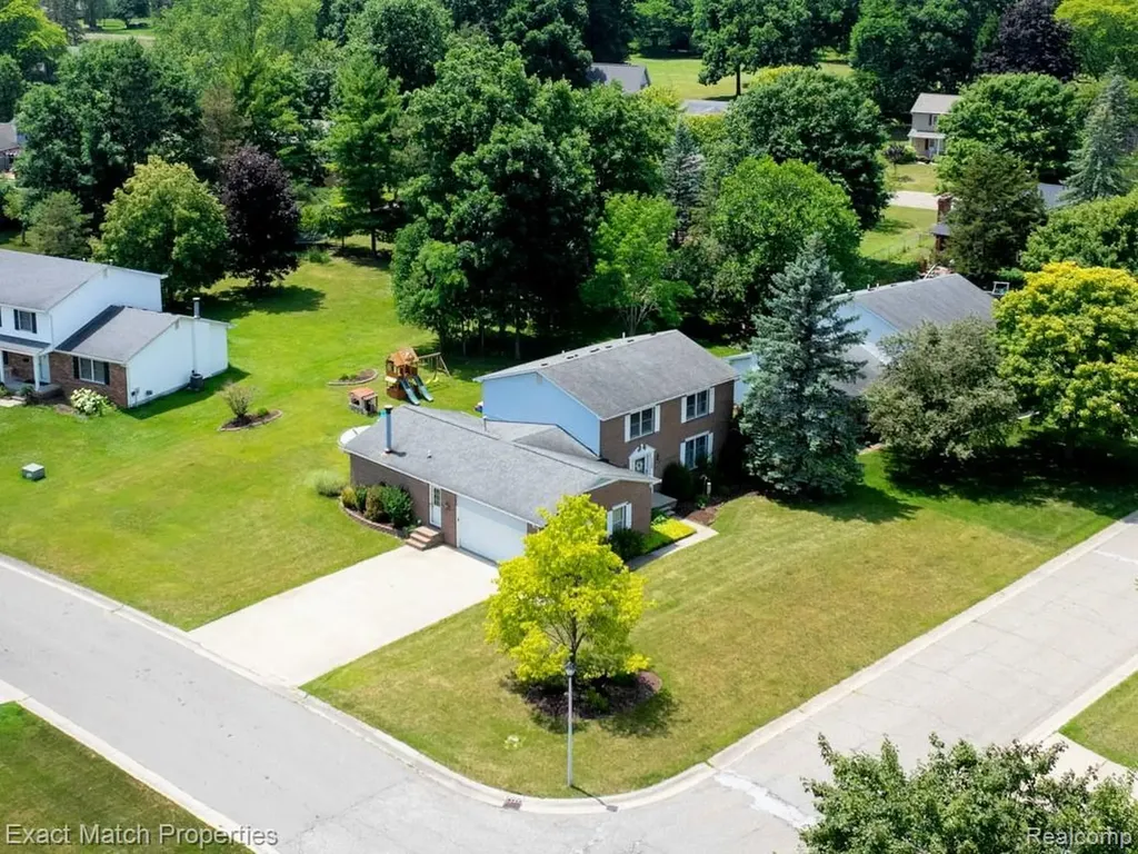 1324 Bush Creek Drive Grand Blanc City MI 48439