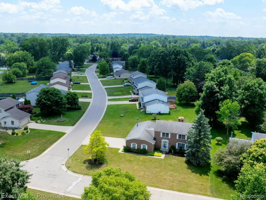 1324 Bush Creek Drive Grand Blanc City MI 48439