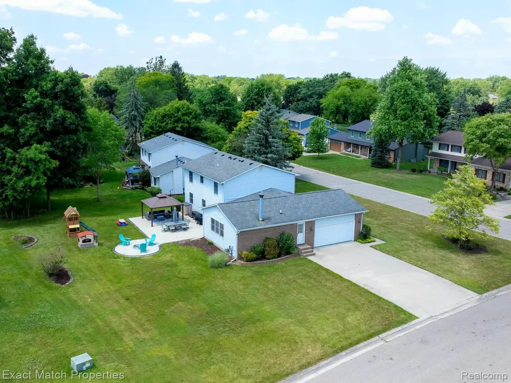 1324 Bush Creek Drive Grand Blanc City MI 48439