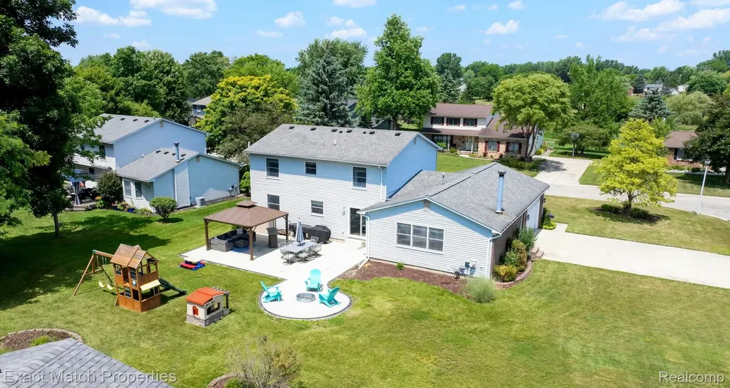 1324 Bush Creek Drive Grand Blanc City MI 48439