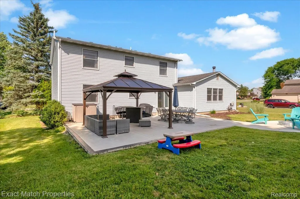 1324 Bush Creek Drive Grand Blanc City MI 48439