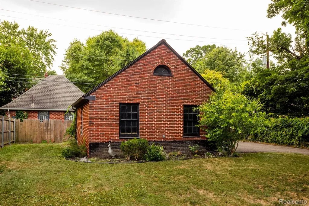 2929 Burns Street Detroit City MI 48214
