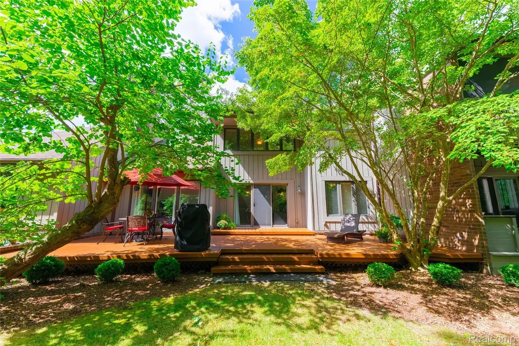 9422 Hawthorne Glen Drive Grosse Ile Township MI 48138
