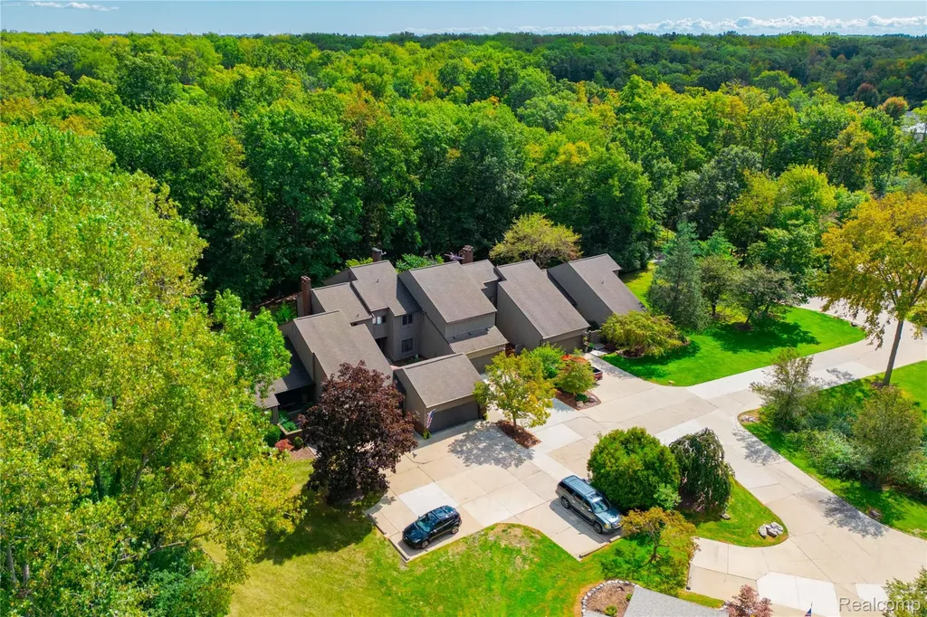 9422 Hawthorne Glen Drive Grosse Ile Township MI 48138