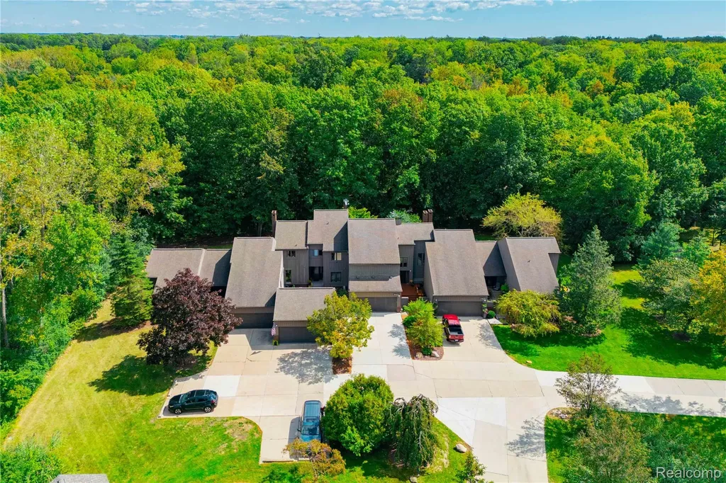 9422 Hawthorne Glen Drive Grosse Ile Township MI 48138