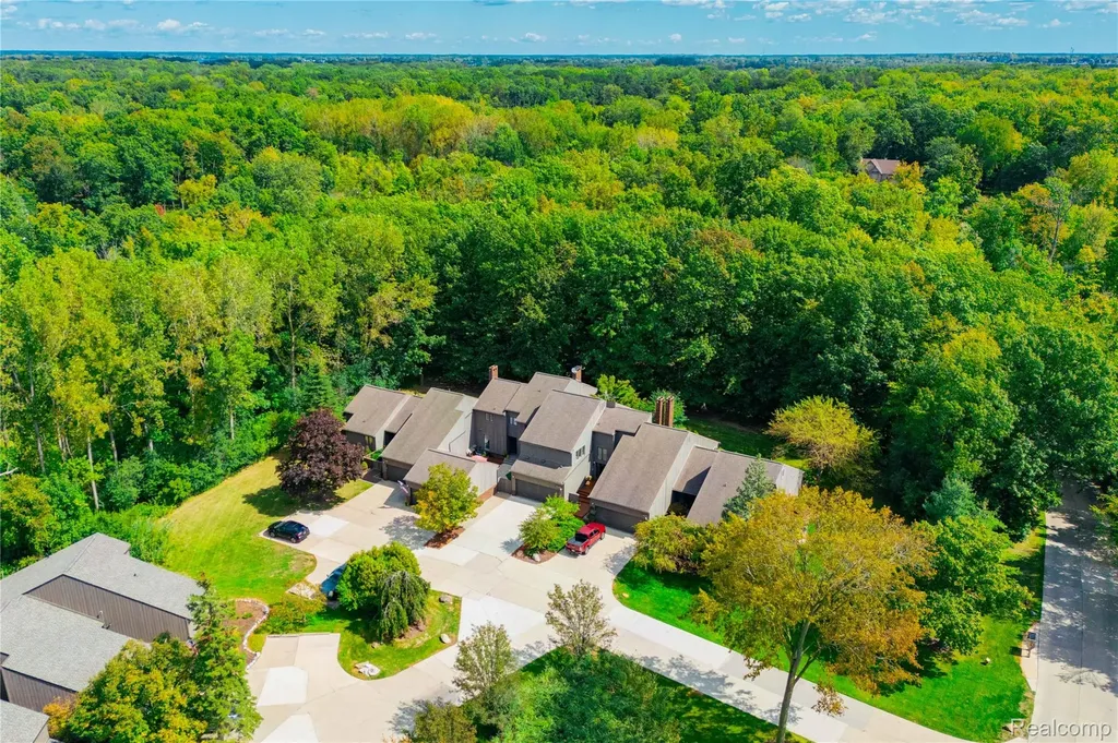 9422 Hawthorne Glen Drive Grosse Ile Township MI 48138