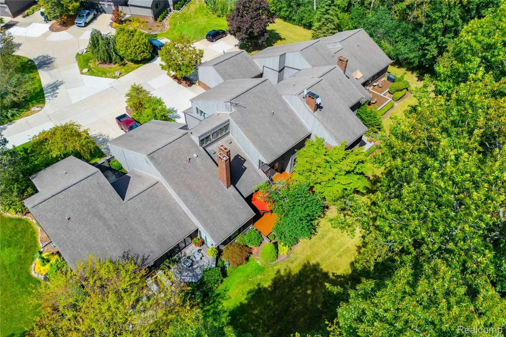 9422 Hawthorne Glen Drive Grosse Ile Township MI 48138