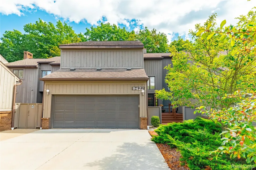 9422 Hawthorne Glen Drive Grosse Ile Township MI 48138