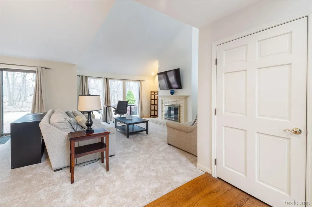 9422 Hawthorne Glen Drive Grosse Ile Township MI 48138