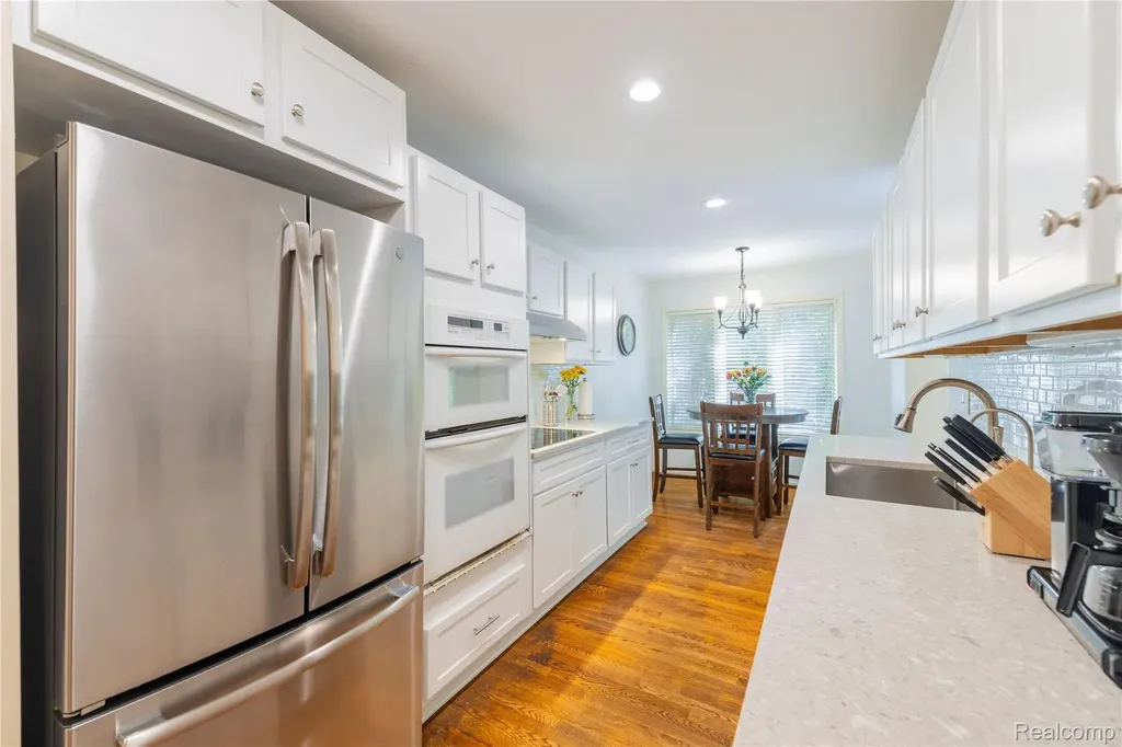 9422 Hawthorne Glen Drive Grosse Ile Township MI 48138