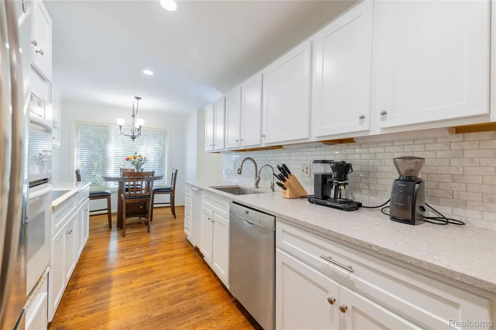 9422 Hawthorne Glen Drive Grosse Ile Township MI 48138