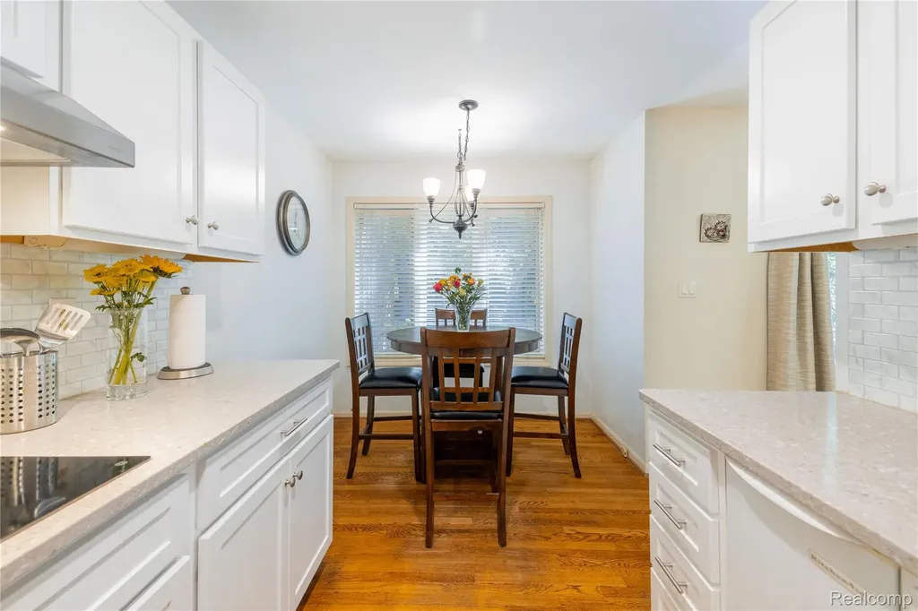 9422 Hawthorne Glen Drive Grosse Ile Township MI 48138