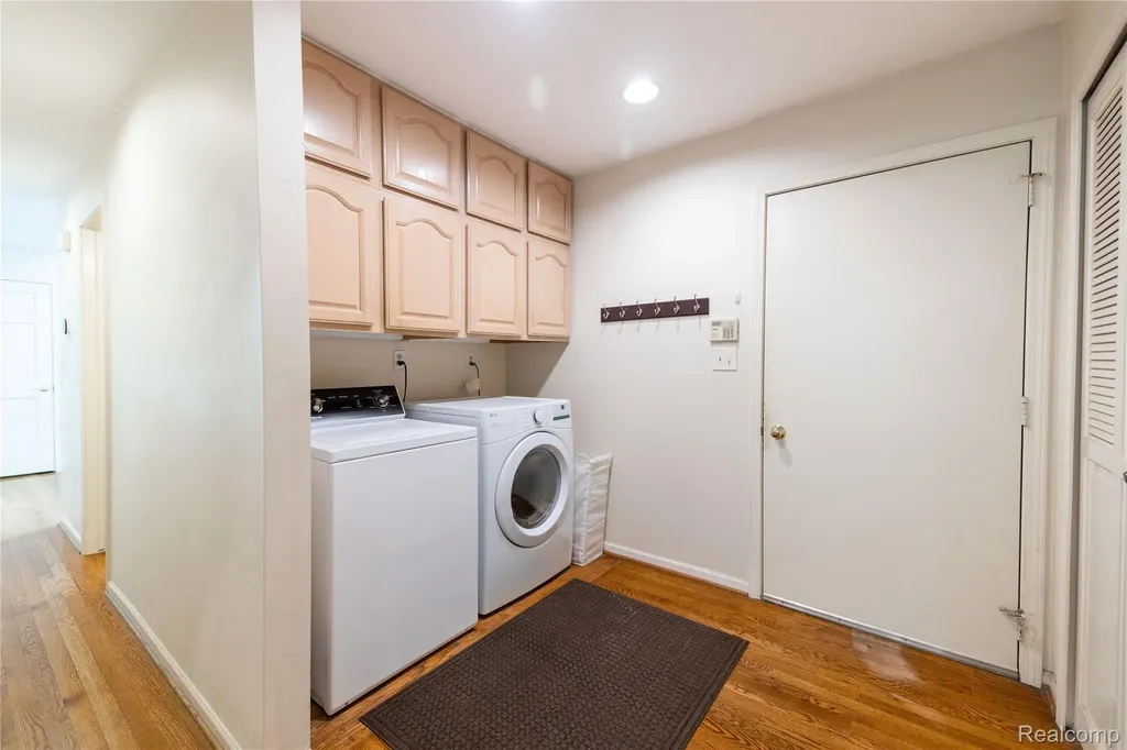 9422 Hawthorne Glen Drive Grosse Ile Township MI 48138