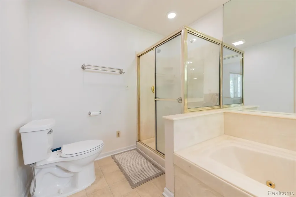 9422 Hawthorne Glen Drive Grosse Ile Township MI 48138
