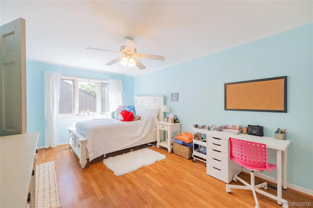 9422 Hawthorne Glen Drive Grosse Ile Township MI 48138