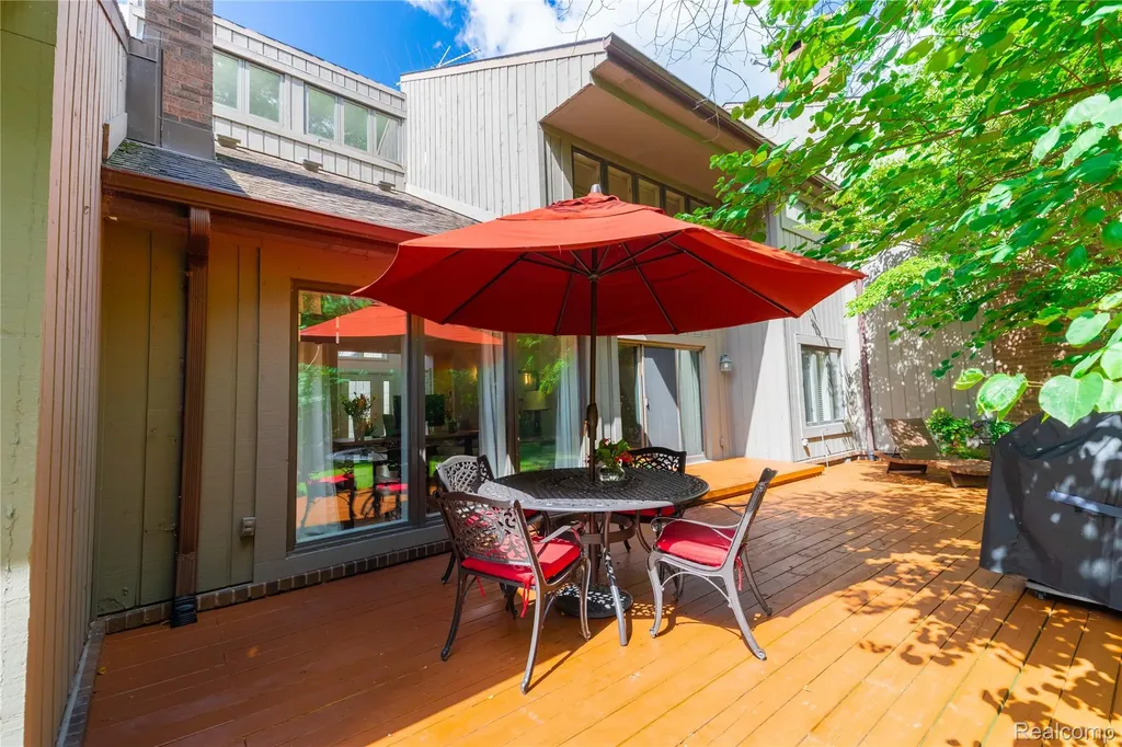 9422 Hawthorne Glen Drive Grosse Ile Township MI 48138