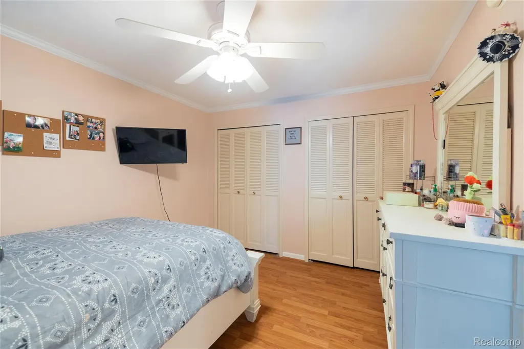 9422 Hawthorne Glen Drive Grosse Ile Township MI 48138