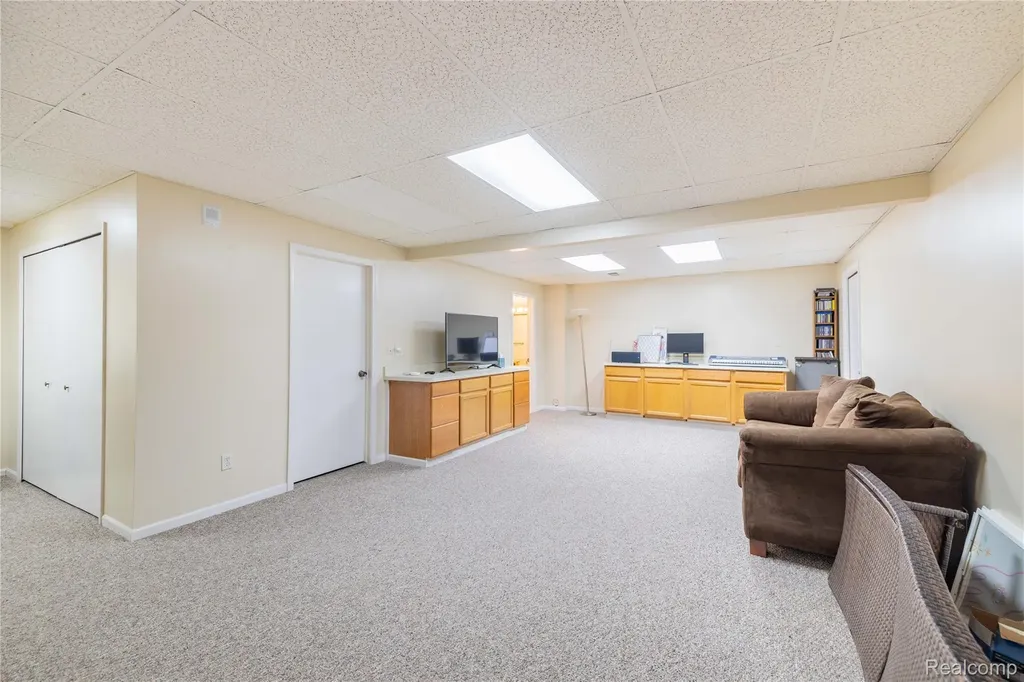 9422 Hawthorne Glen Drive Grosse Ile Township MI 48138