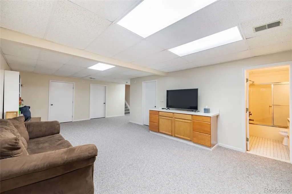 9422 Hawthorne Glen Drive Grosse Ile Township MI 48138