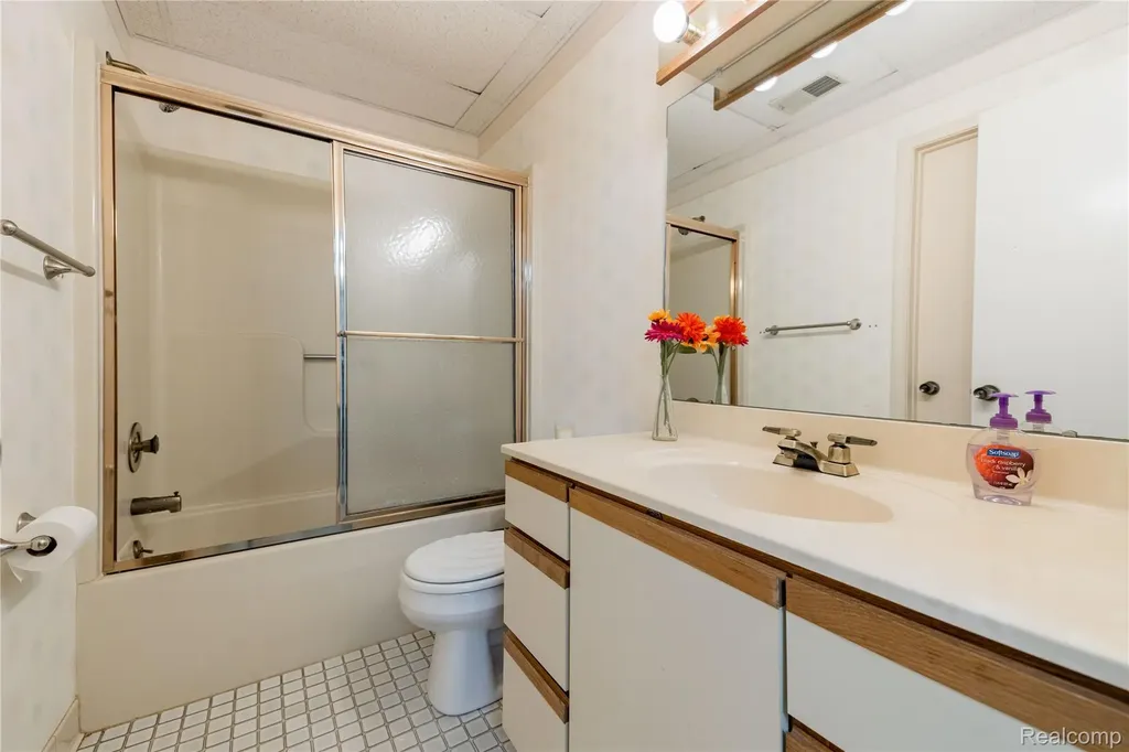 9422 Hawthorne Glen Drive Grosse Ile Township MI 48138
