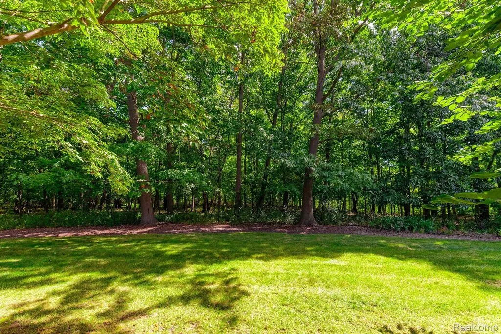 9422 Hawthorne Glen Drive Grosse Ile Township MI 48138