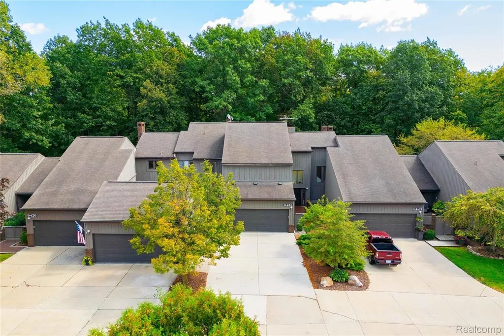 9422 Hawthorne Glen Drive Grosse Ile Township MI 48138