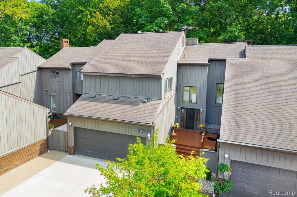 9422 Hawthorne Glen Drive Grosse Ile Township MI 48138