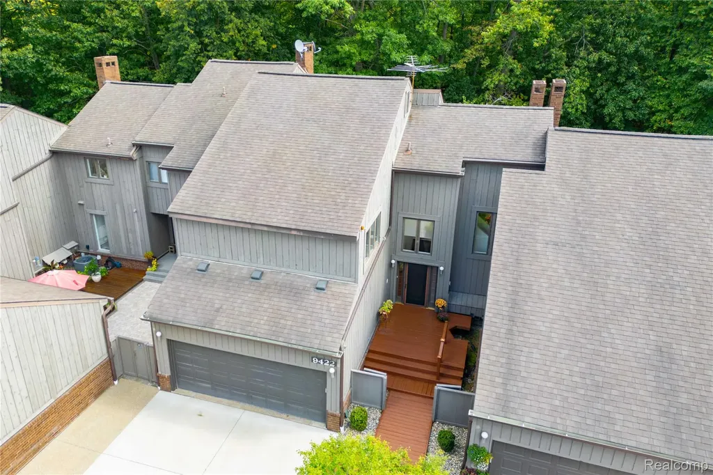 9422 Hawthorne Glen Drive Grosse Ile Township MI 48138
