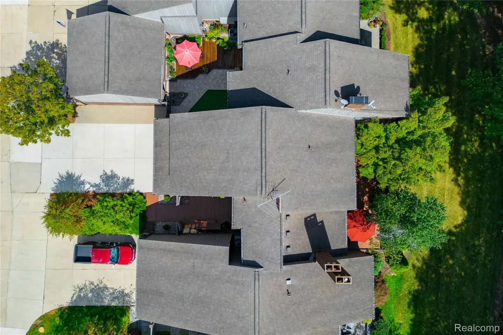 9422 Hawthorne Glen Drive Grosse Ile Township MI 48138