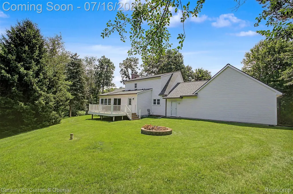 7680 Briarwood Circle Green Oak Township MI 48116
