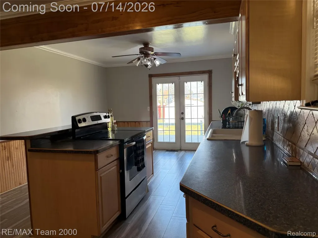 1620 Pingree Avenue Lincoln Park City MI 48146