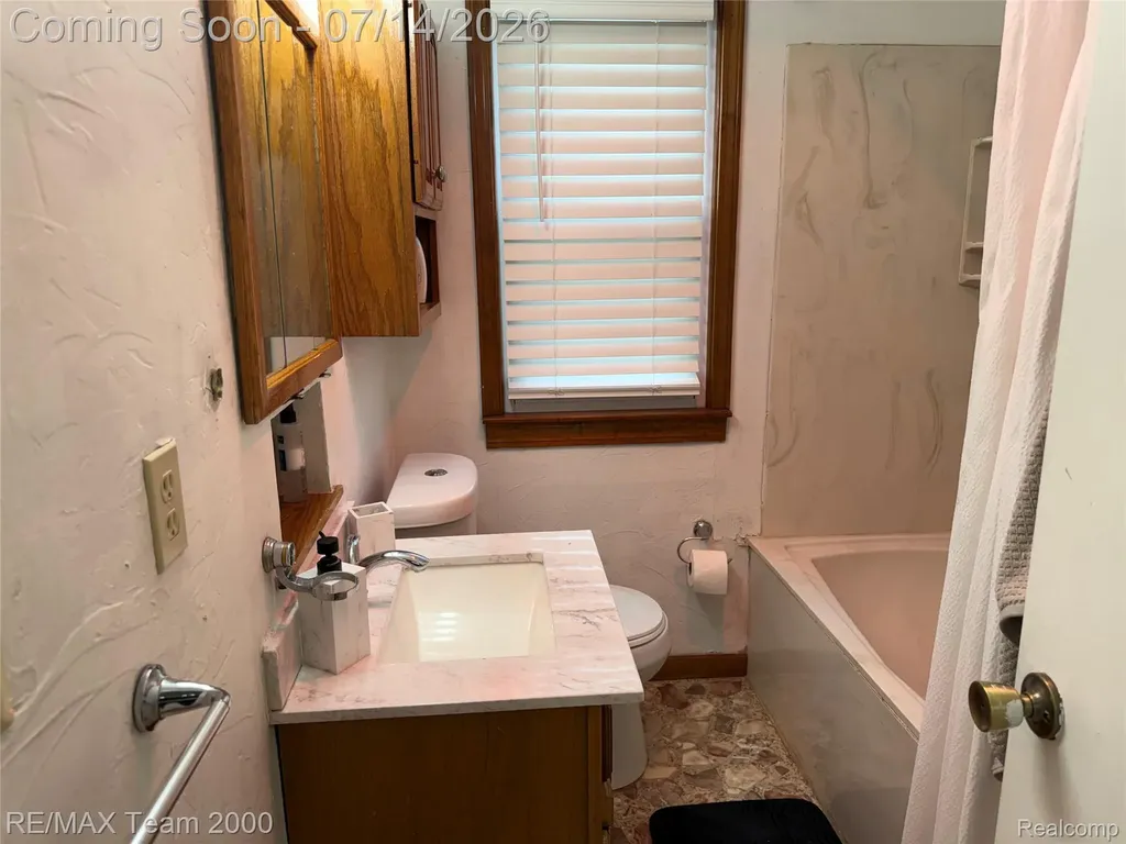 1620 Pingree Avenue Lincoln Park City MI 48146