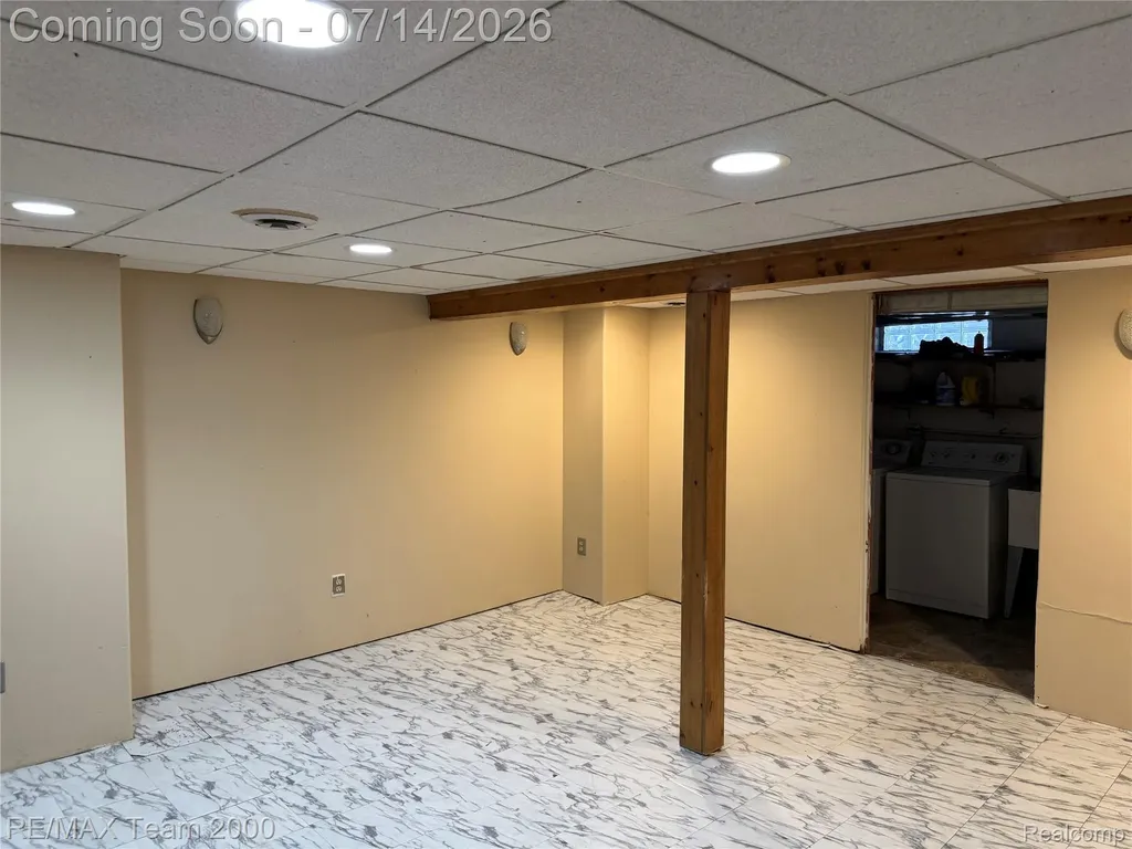 1620 Pingree Avenue Lincoln Park City MI 48146